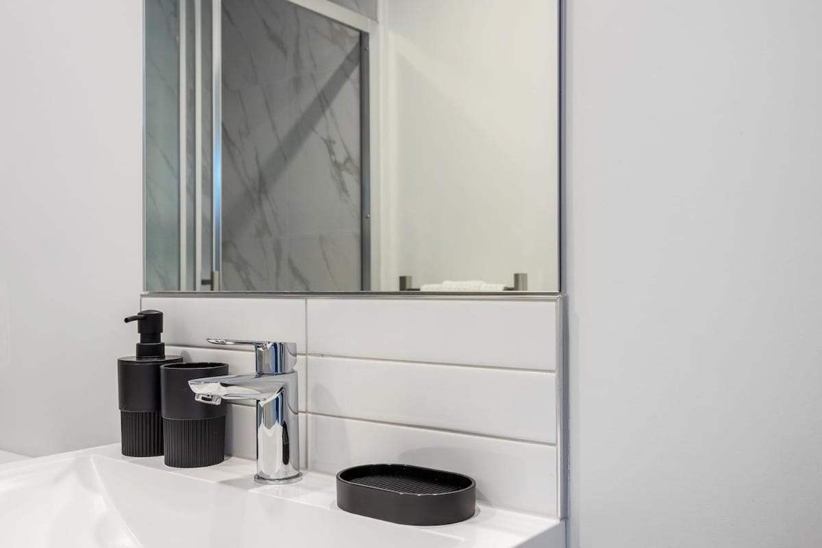 Serene Spaces On Tuam - 2 Bedroom Apartment Christchurch Kültér fotó
