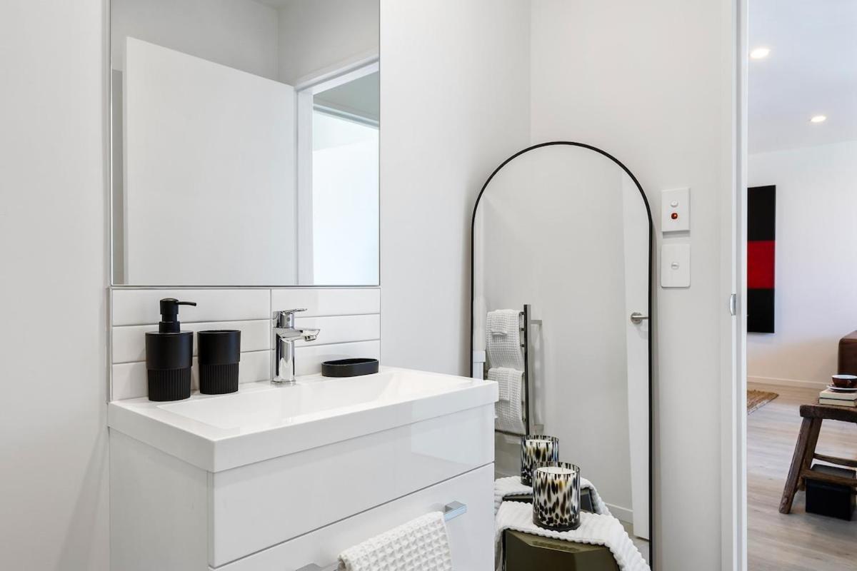 Serene Spaces On Tuam - 2 Bedroom Apartment Christchurch Kültér fotó