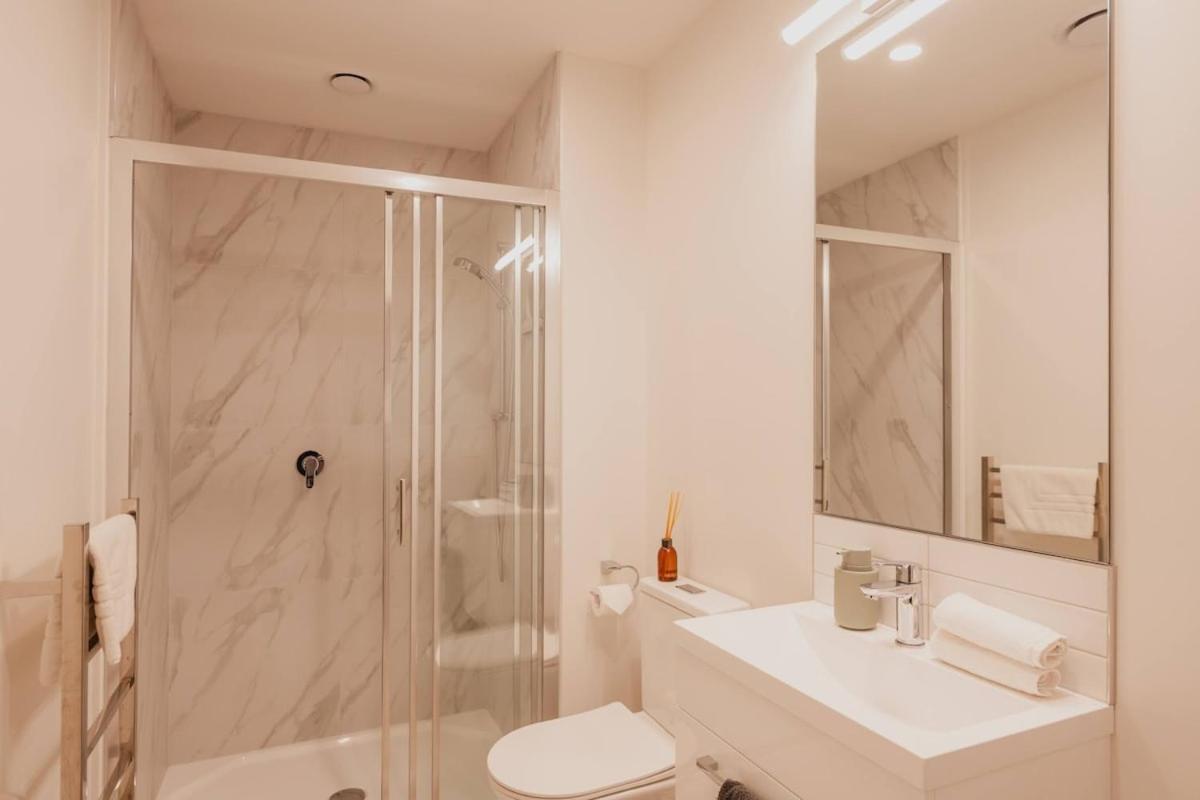 Serene Spaces On Tuam - 2 Bedroom Apartment Christchurch Kültér fotó